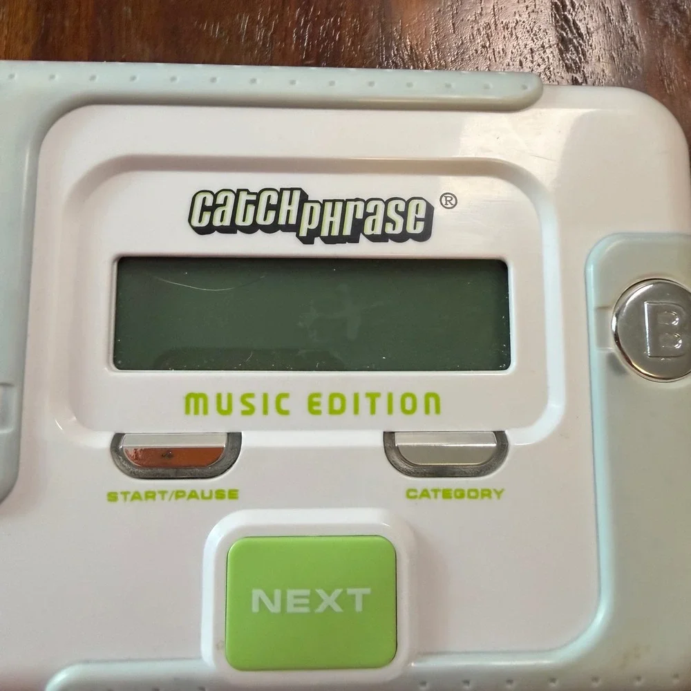 Hasbro Catch Phrase Music Edition Handheld Electronic Game 2005 White Green